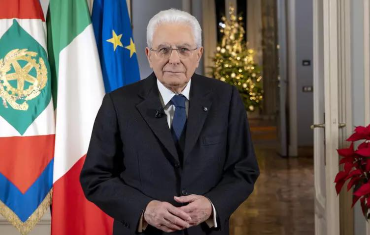 https://www.tp24.it/immagini_articoli/01-01-2026/1767258417-0-mattarella-ripercorre-80-anni-di-storia-della-repubblica-ai-giovani-siate-coraggiosi.png