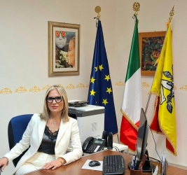 https://www.tp24.it/immagini_articoli/01-04-2026/marsala-patrizia-giurleo-nuova-dirigente-dell-i-c-stefano-pellegrino-250.jpg