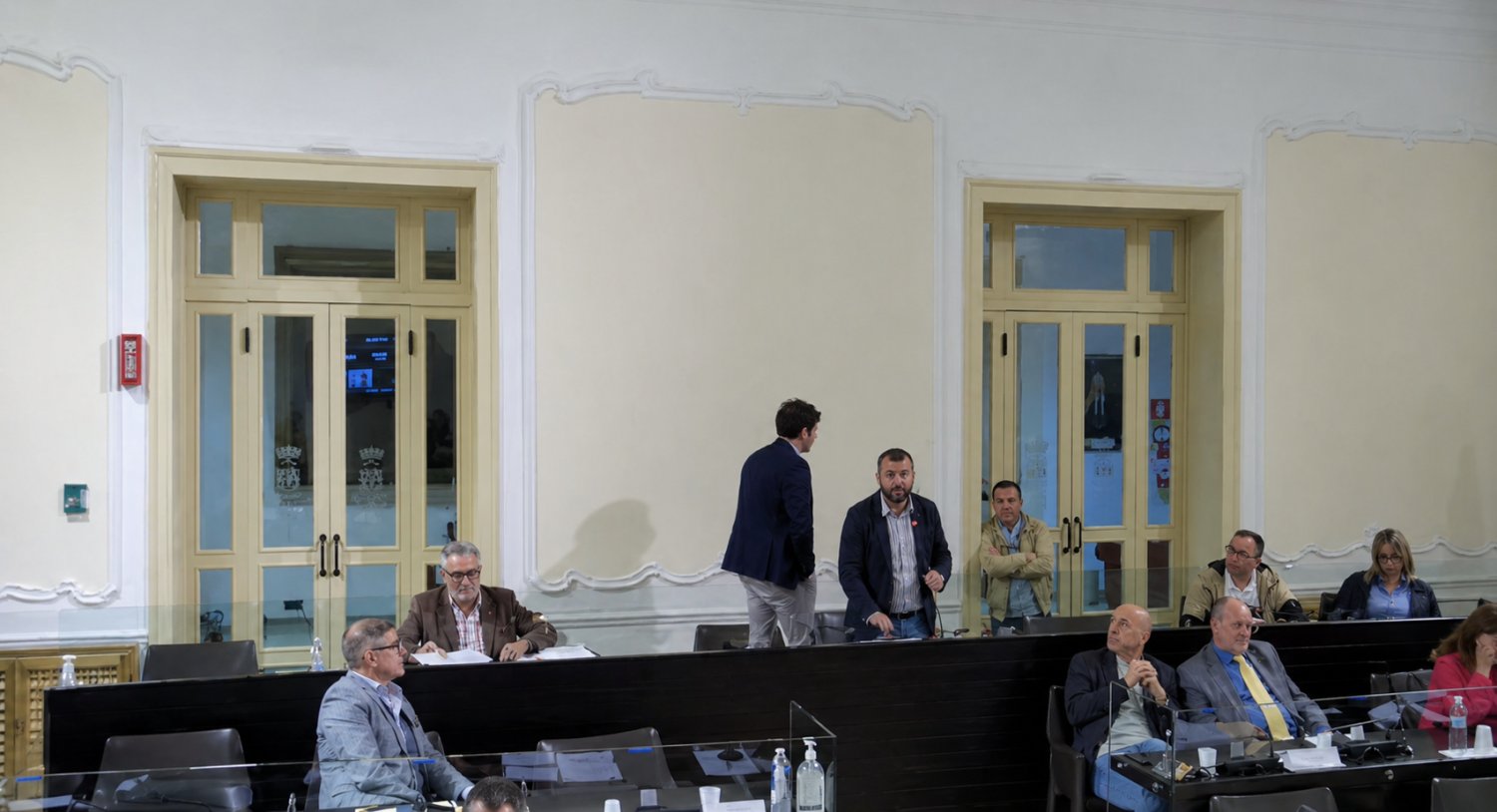 https://www.tp24.it/immagini_articoli/01-05-2026/1777597362-0-dal-deposito-del-cimitero-liquido-da-una-bara-il-caso-approda-in-aula-tra-accuse-e-diffida-alla-giunta.jpg