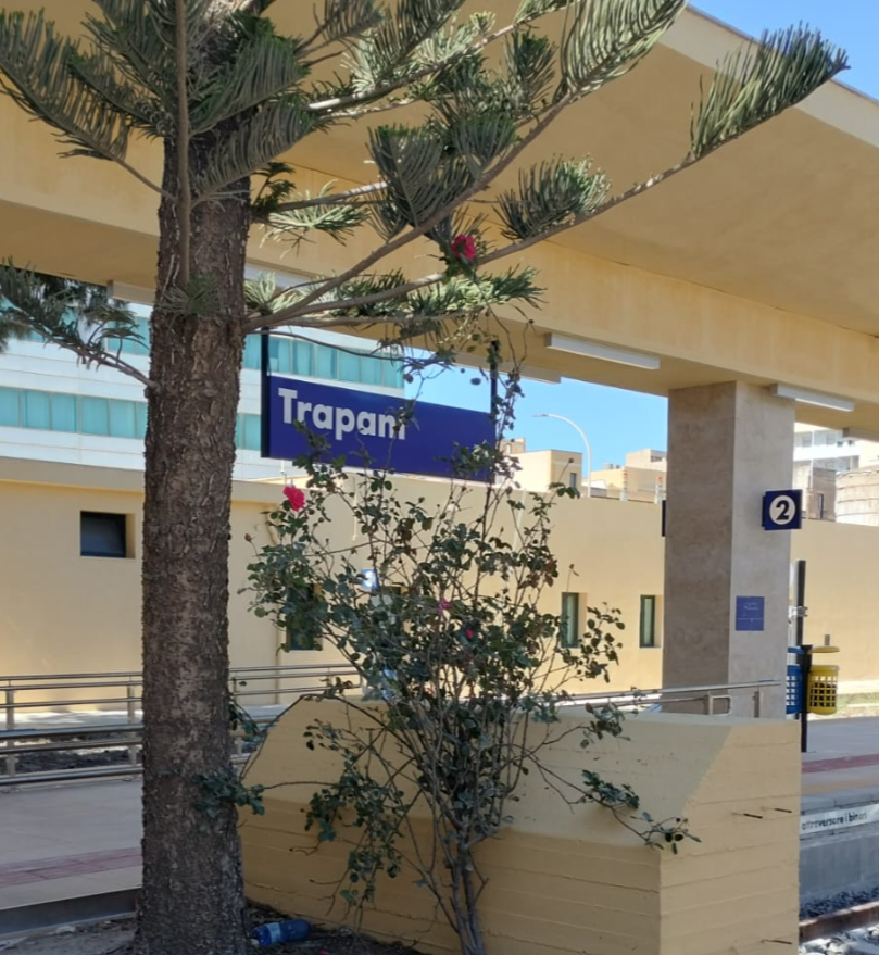 https://www.tp24.it/immagini_articoli/01-06-2025/1748739849-0-oggi-riparte-la-tratta-ferroviaria-trapani-marsala-riqualificata-la-stazione-del-capoluogo-ecco-com-e.png