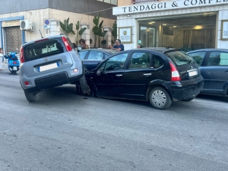 https://www.tp24.it/immagini_articoli/01-07-2026/marsala-scontro-tra-due-auto-in-via-dante-alighieri-250.jpg