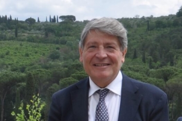 https://www.tp24.it/immagini_articoli/01-07-2026/trapani-valerio-valenti-si-mette-in-campo-voglio-restituire-alla-citta-la-mia-esperienza-250.jpg