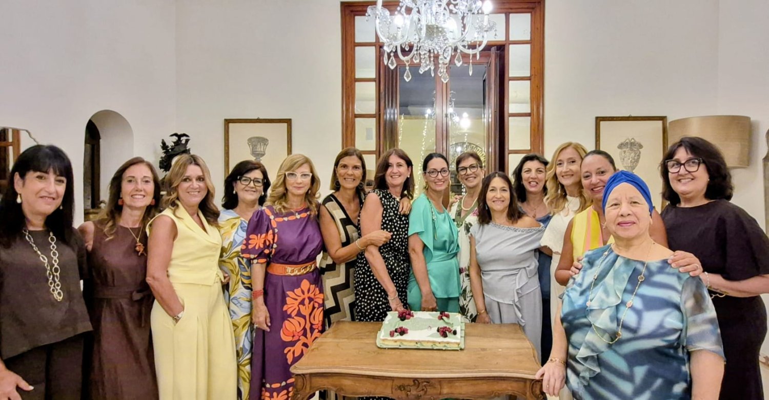 https://www.tp24.it/immagini_articoli/01-09-2026/1788270328-0-marsala-40-anni-dopo-il-diploma-si-ritrovano-le-ex-compagne-del-magistrale.jpg
