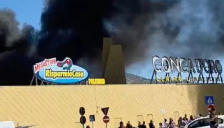 https://www.tp24.it/immagini_articoli/01-09-2026/incendio-al-centro-commerciale-conca-d-oro-crolla-parte-del-tetto-250.jpg