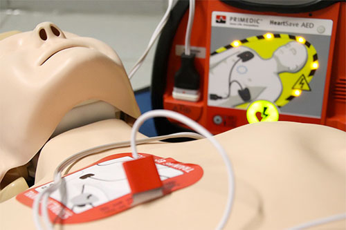 https://www.tp24.it/immagini_articoli/01-10-2025/1759301735-0-a-trpani-un-corso-bls-d-per-la-formazione-all-uso-del-defibrillatore.jpg