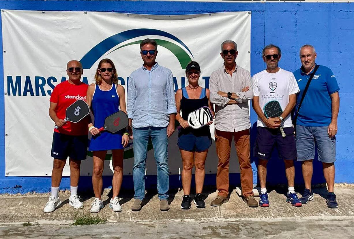 https://www.tp24.it/immagini_articoli/01-10-2025/1759308522-0-marsala-si-accende-per-il-pickleball-tre-giorni-di-sfide-per-uno-sport-emergente.jpg