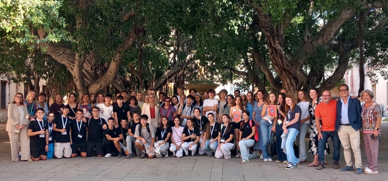 https://www.tp24.it/immagini_articoli/01-10-2026/1790852993-0-marsala-a-palazzo-municipale-le-delegazioni-di-studenti-erasmus-del-progetto-make-it-better.jpg
