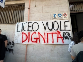 https://www.tp24.it/immagini_articoli/01-10-2026/mazara-l-incidete-e-la-protesta-al-liceo-cosa-accade-250.jpg