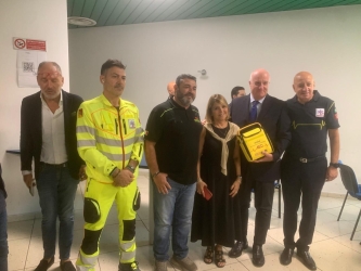 https://www.tp24.it/immagini_articoli/01-10-2026/salute-consegnati-defibrillatori-a-202-comuni-siciliani-sotto-i-5-000-abitanti-250.jpg