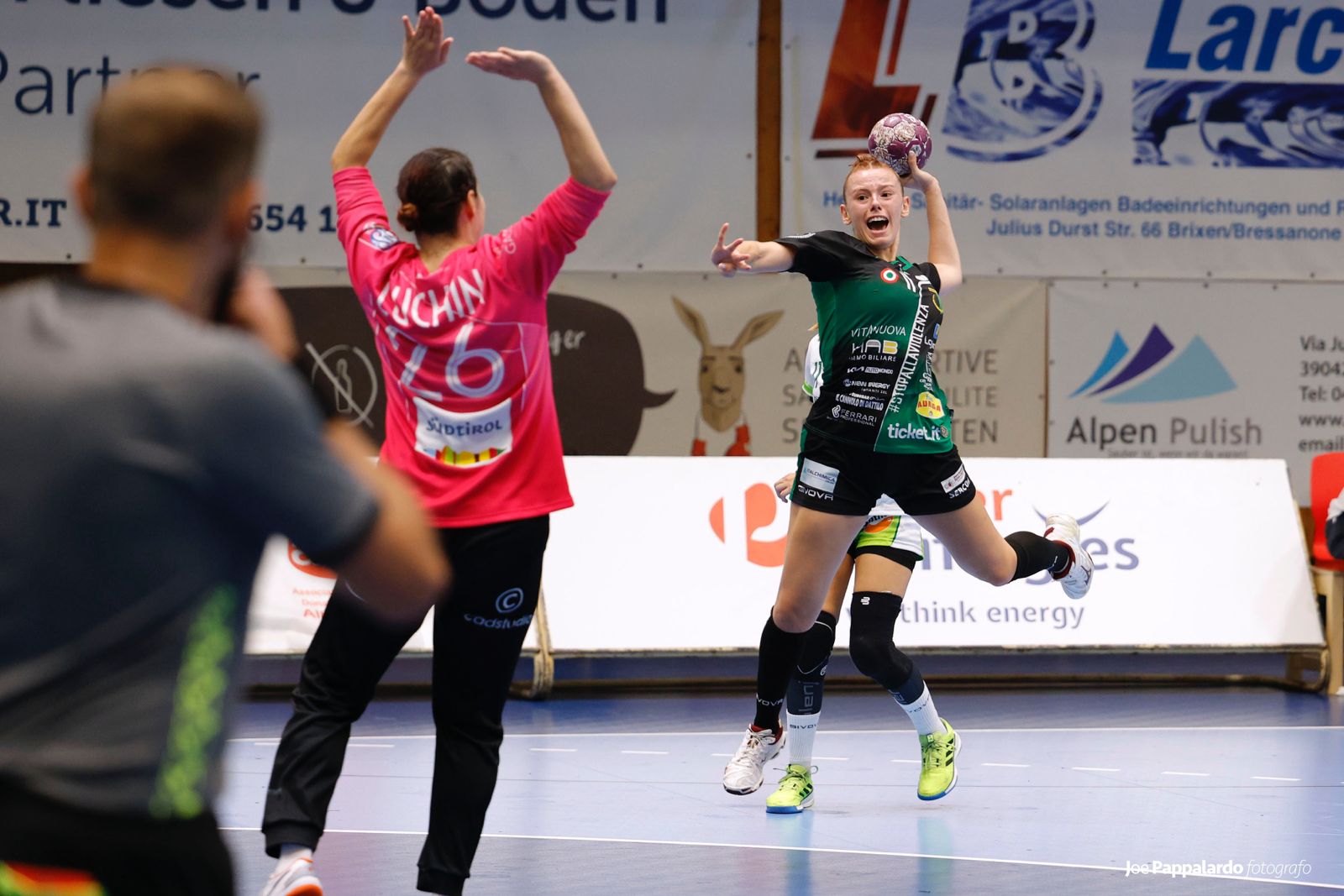 https://www.tp24.it/immagini_articoli/01-11-2025/1762032690-0-l-handball-erice-manca-la-settima-meraviglia-con-il-brixen-finisce-ko.jpg