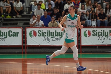 https://www.tp24.it/immagini_articoli/01-11-2025/basket-femminile-a2-l-alcamo-cade-ad-alpo-dixit-dominus-contro-l-arbitraggio-250.jpg