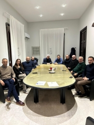 https://www.tp24.it/immagini_articoli/02-01-2026/alcamo-incontro-a-palazzo-di-citta-tra-amministrazione-cna-e-imprenditori-locali-250.jpg