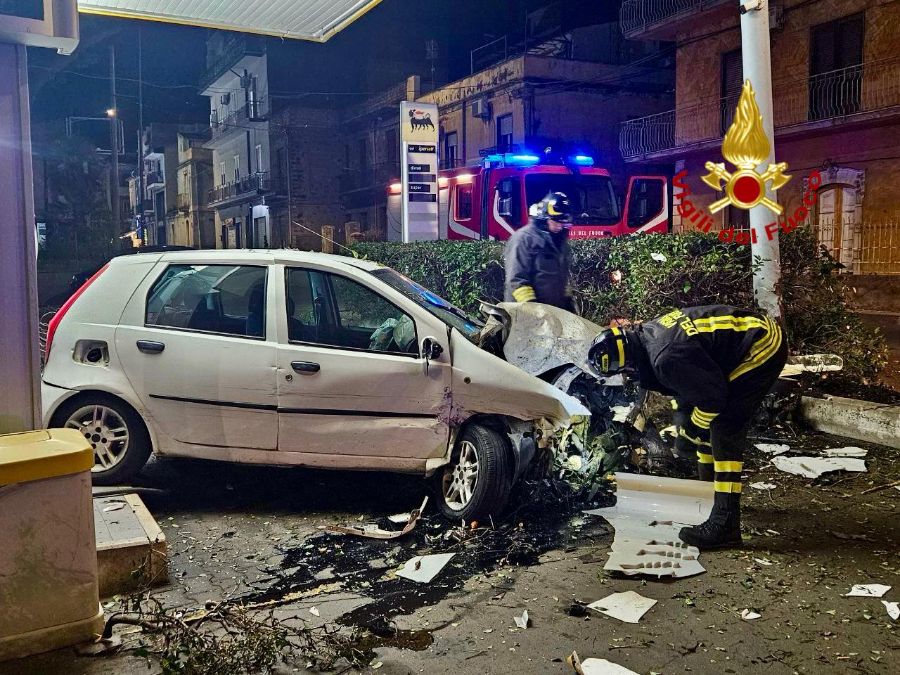 https://www.tp24.it/immagini_articoli/02-03-2025/1740910041-0-sicilia-tragedia-nella-notte-muiono-due-giovani.jpg