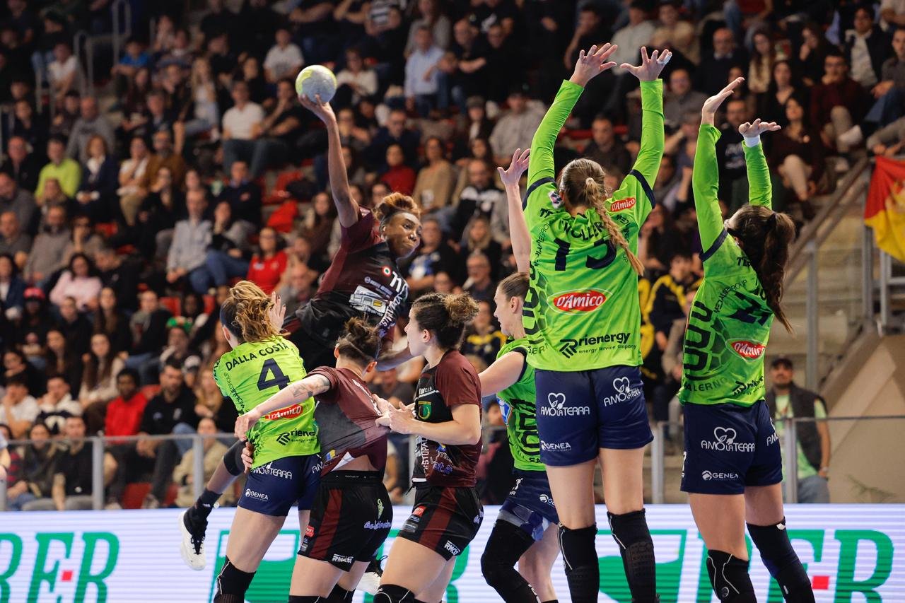 https://www.tp24.it/immagini_articoli/02-03-2026/1772432863-0-l-handballl-erice-si-arrende-a-salerno-ai-rigori-nella-finale-di-coppa-italia.jpg