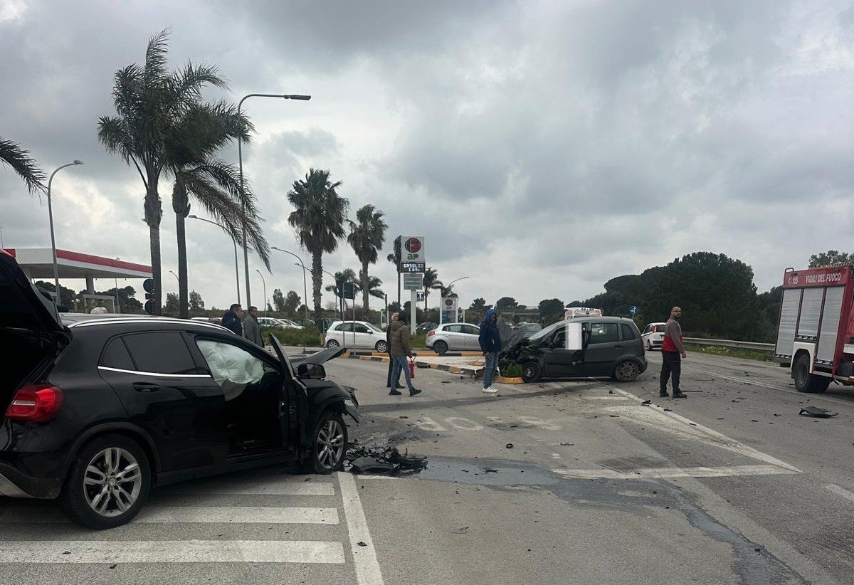 https://www.tp24.it/immagini_articoli/02-03-2026/1772447941-0-c-e-stato-un-brutto-incidente-sullo-scorrimento-veloce-marsala-birgi.jpg