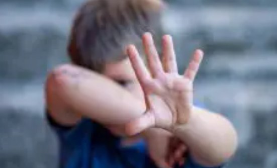 https://www.tp24.it/immagini_articoli/02-05-2026/1777699104-0-maltratta-un-alunno-arrestata-una-insegnante.jpg