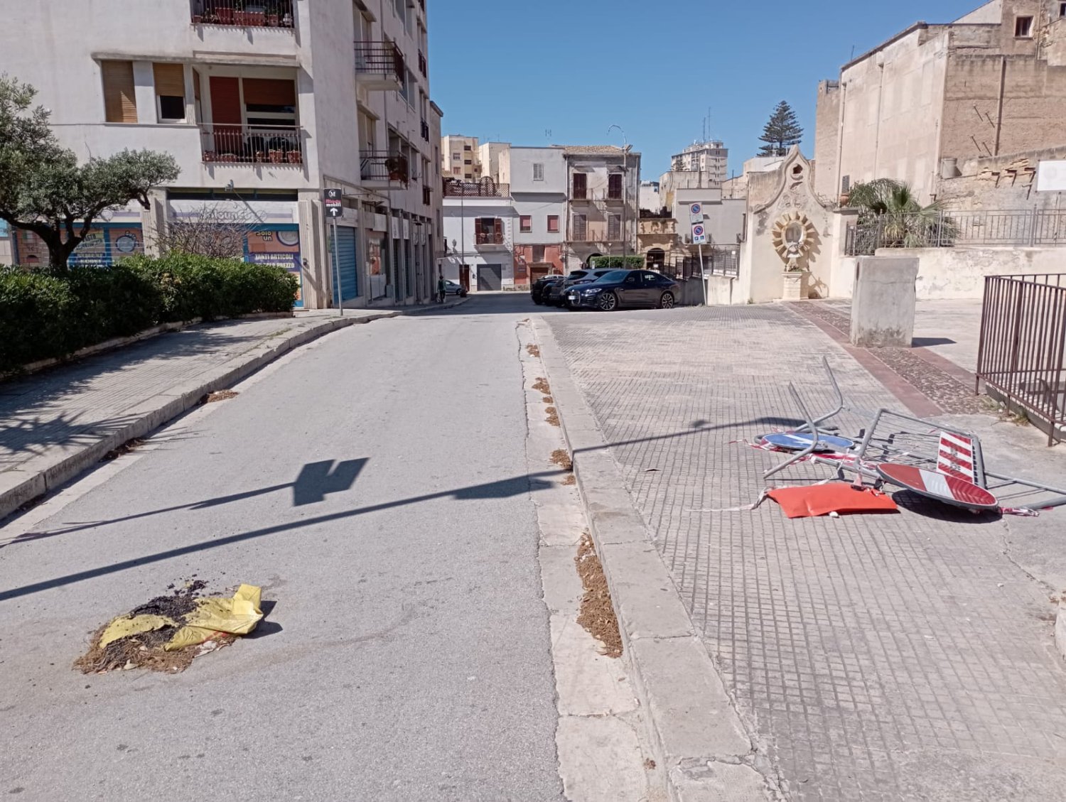 https://www.tp24.it/immagini_articoli/02-05-2026/1777717097-0-marsala-c-e-un-pericolo-di-crollo-in-centro-ma-qualcuno-non-sopporta-le-transenne.jpg