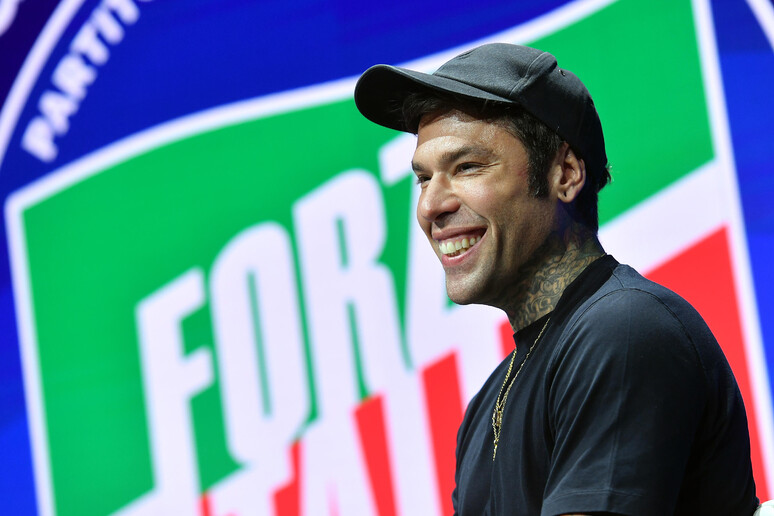 https://www.tp24.it/immagini_articoli/02-06-2025/1748871863-0-quando-fedez-diventa-interlocutore-politico-il-segnale-preoccupante-di-forza-italia.jpg