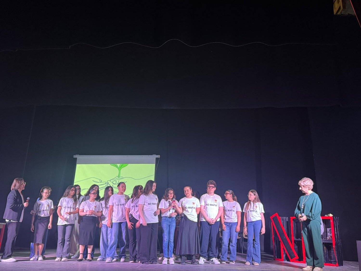 https://www.tp24.it/immagini_articoli/02-06-2026/1780391390-0-donne-contro-a-castelvetrano-gli-studenti-portano-in-scena-il-coraggio-della-legalita.jpg
