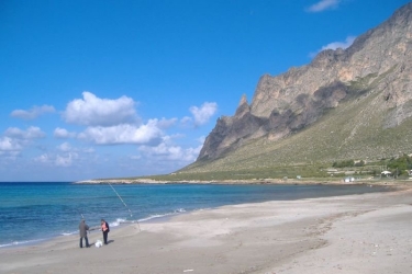 https://www.tp24.it/immagini_articoli/02-06-2026/il-mare-di-custonaci-tra-gli-otto-piu-belli-d-italia-250.jpg
