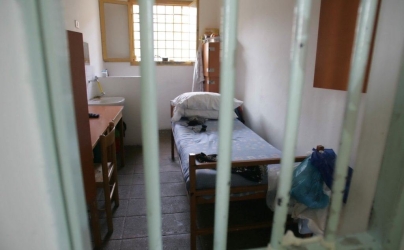 https://www.tp24.it/immagini_articoli/02-07-2026/carceri-italiane-il-problema-non-nasce-con-alemanno-e-non-finira-con-lui-250.jpg