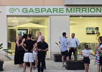 https://www.tp24.it/immagini_articoli/02-07-2026/inaugurato-il-nuovo-showroom-gaspare-mirrione-spa-a-trapani-design-e-cultura-del-legno-250.jpg