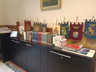 https://www.tp24.it/immagini_articoli/02-08-2026/terzo-mandato-ai-sindaci-anci-sicilia-regole-diverse-solo-nell-isola-serve-l-allineamento-250.jpg