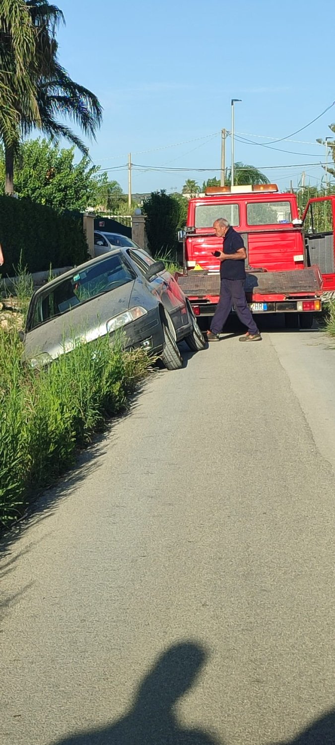 https://www.tp24.it/immagini_articoli/02-09-2026/1788366540-0-marsala-giovane-finisce-con-l-auto-in-un-canale-coperto-di-erbacce.jpg
