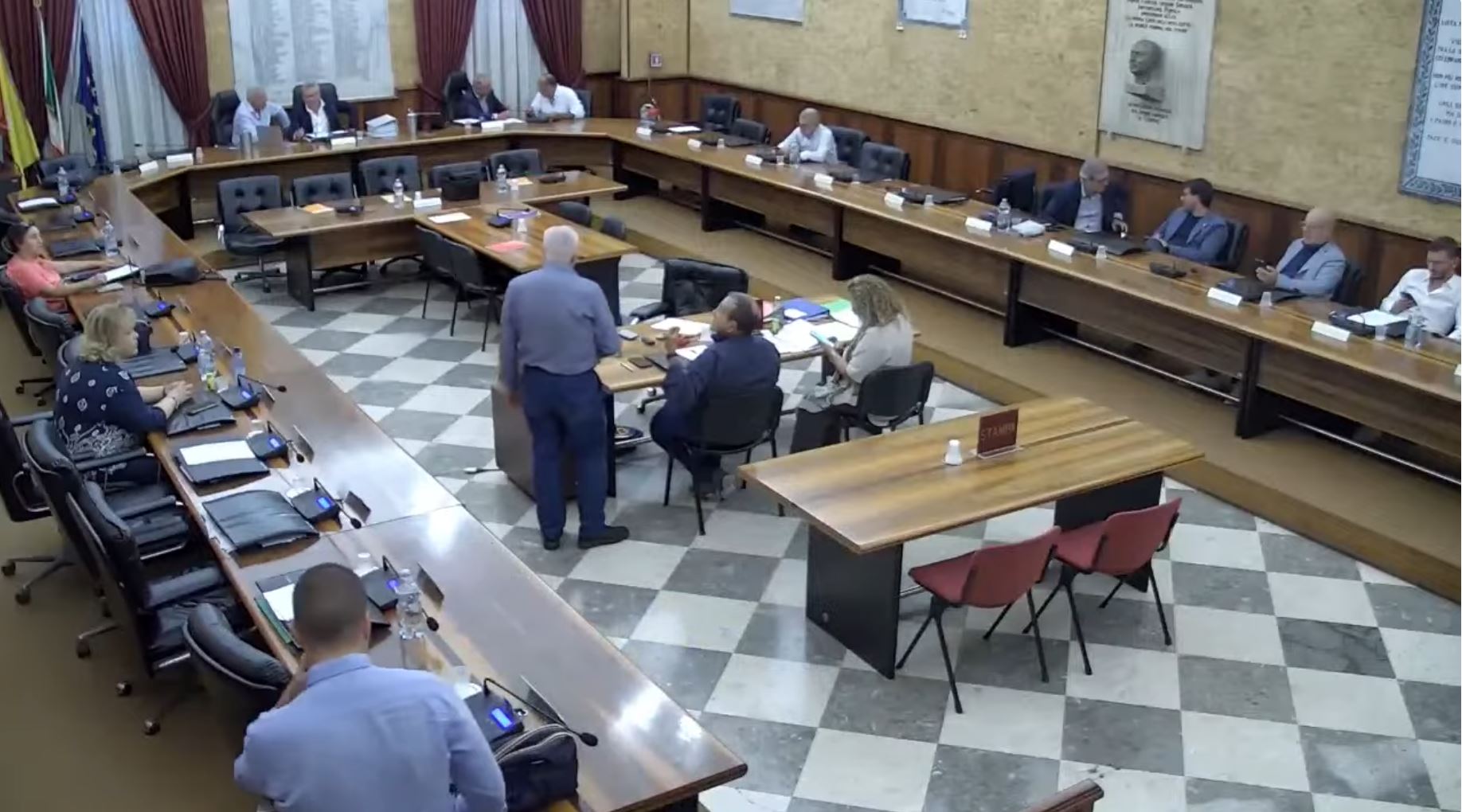 https://www.tp24.it/immagini_articoli/02-10-2025/1759402401-0-marsala-e-polemica-in-consiglio-comunale-dopo-l-intervista-del-presidente-sturiano.jpg