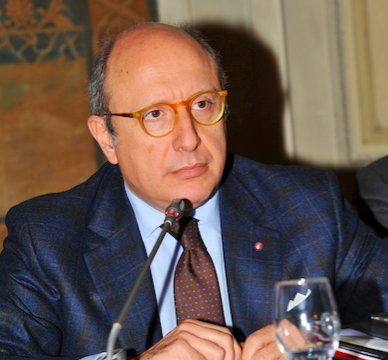 https://www.tp24.it/immagini_articoli/02-10-2026/1790933220-0-corruzione-chiesto-l-arresto-di-gaetano-armao-perquisiti-casa-e-studi-a-palermo-e-roma.jpg