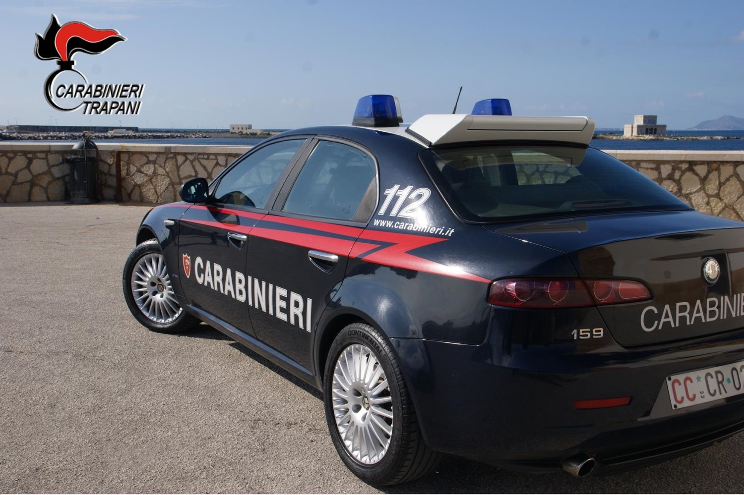 https://www.tp24.it/immagini_articoli/03-03-2026/1772525194-0-trapani-ha-della-droga-in-auto-e-fugge-all-alt-dei-carabinieri-arrestato-26enne.jpg