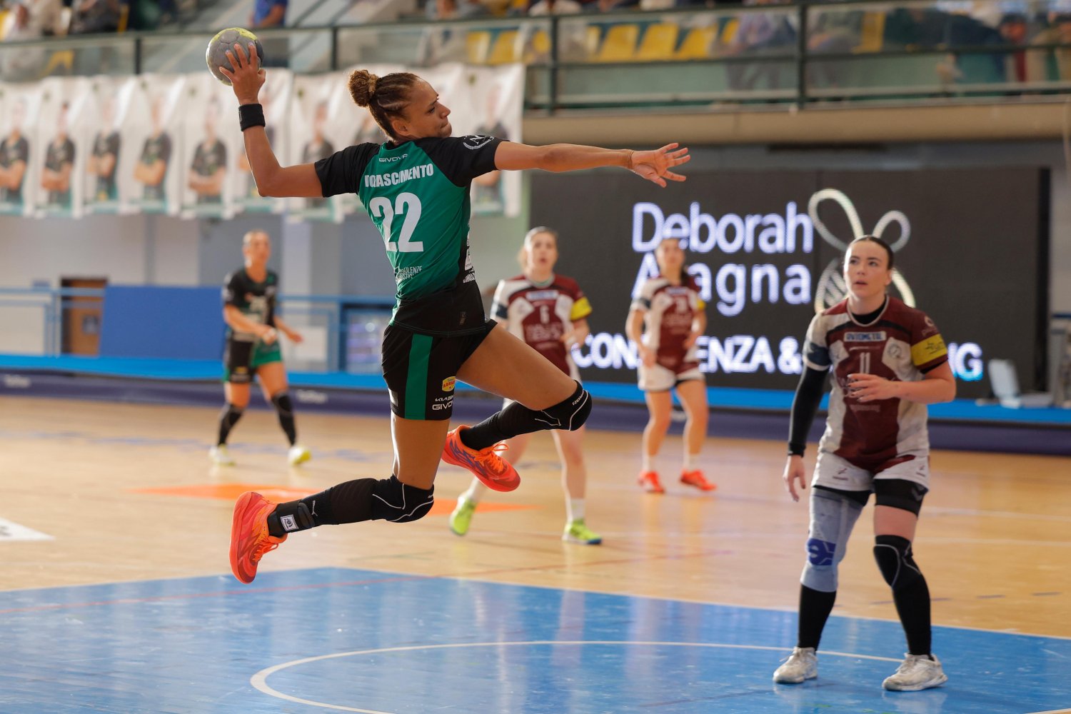 https://www.tp24.it/immagini_articoli/03-05-2026/1777840782-0-pallamano-l-handball-erice-vince-gara-1-di-semifinale-scudetto-contro-cassano.jpg