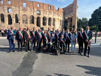 https://www.tp24.it/immagini_articoli/03-06-2026/2-giugno-sindaci-siciliani-a-roma-per-celebrare-gli-80-anni-della-repubblica-250.jpg