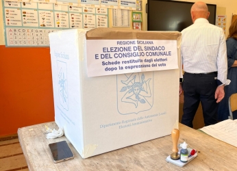 https://www.tp24.it/immagini_articoli/03-06-2026/il-voto-liquido-cambia-la-politica-partiti-sempre-piu-deboli-250.jpg