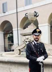 https://www.tp24.it/immagini_articoli/03-06-2026/maresciallo-di-petrosino-salva-un-passeggero-in-aereo-250.jpg