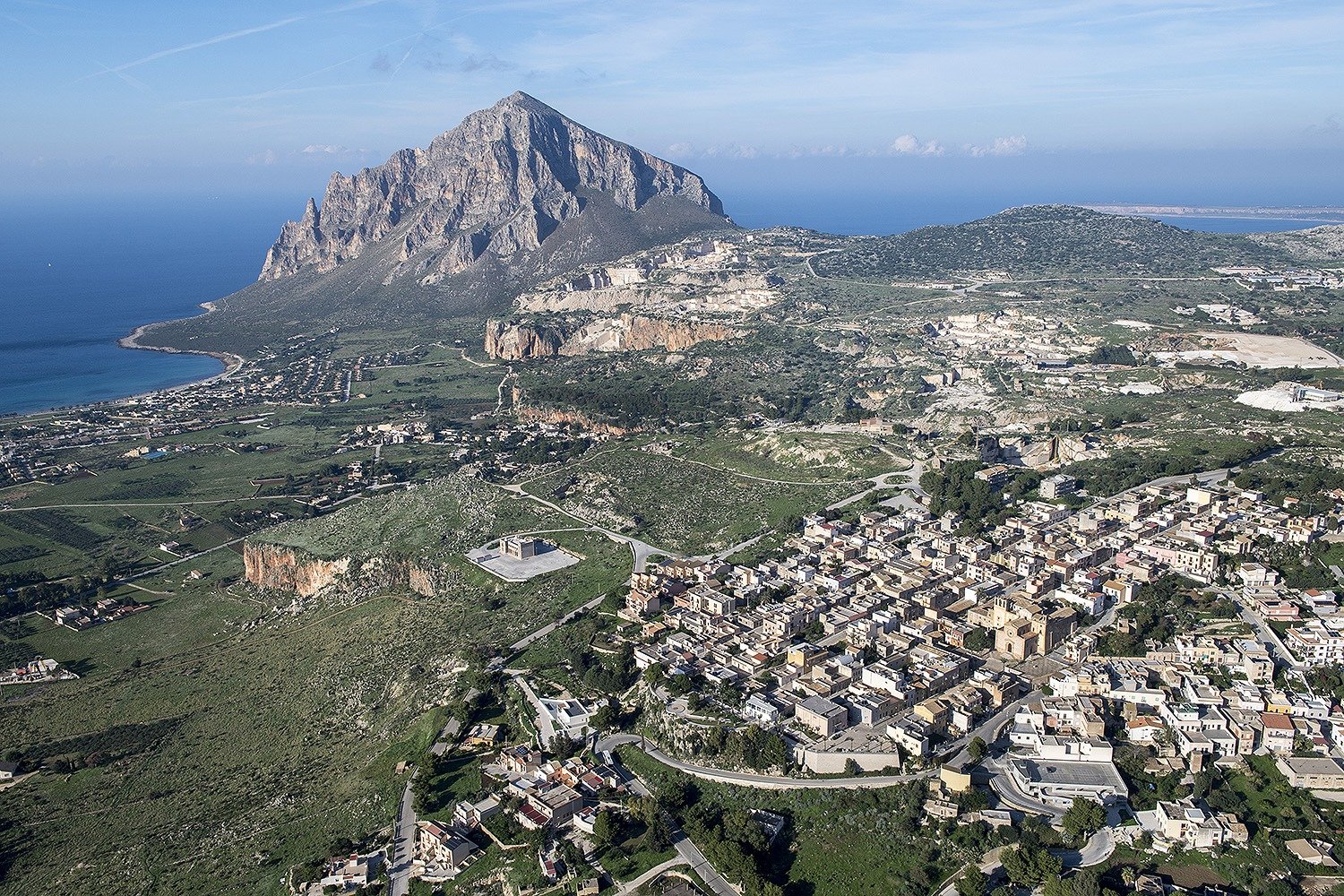 https://www.tp24.it/immagini_articoli/03-07-2026/1783039366-0-custonaci-tre-segretari-comunali-in-tre-anni-l-opposizione-chiede-chiarezza.jpg