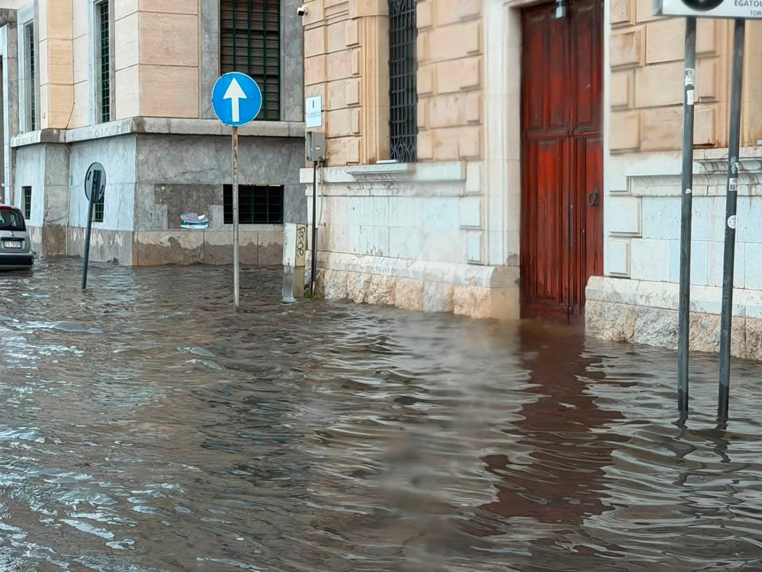 https://www.tp24.it/immagini_articoli/03-07-2026/1783064734-0-trapani-acquazzone-estivo-e-centro-storico-allagato.jpg