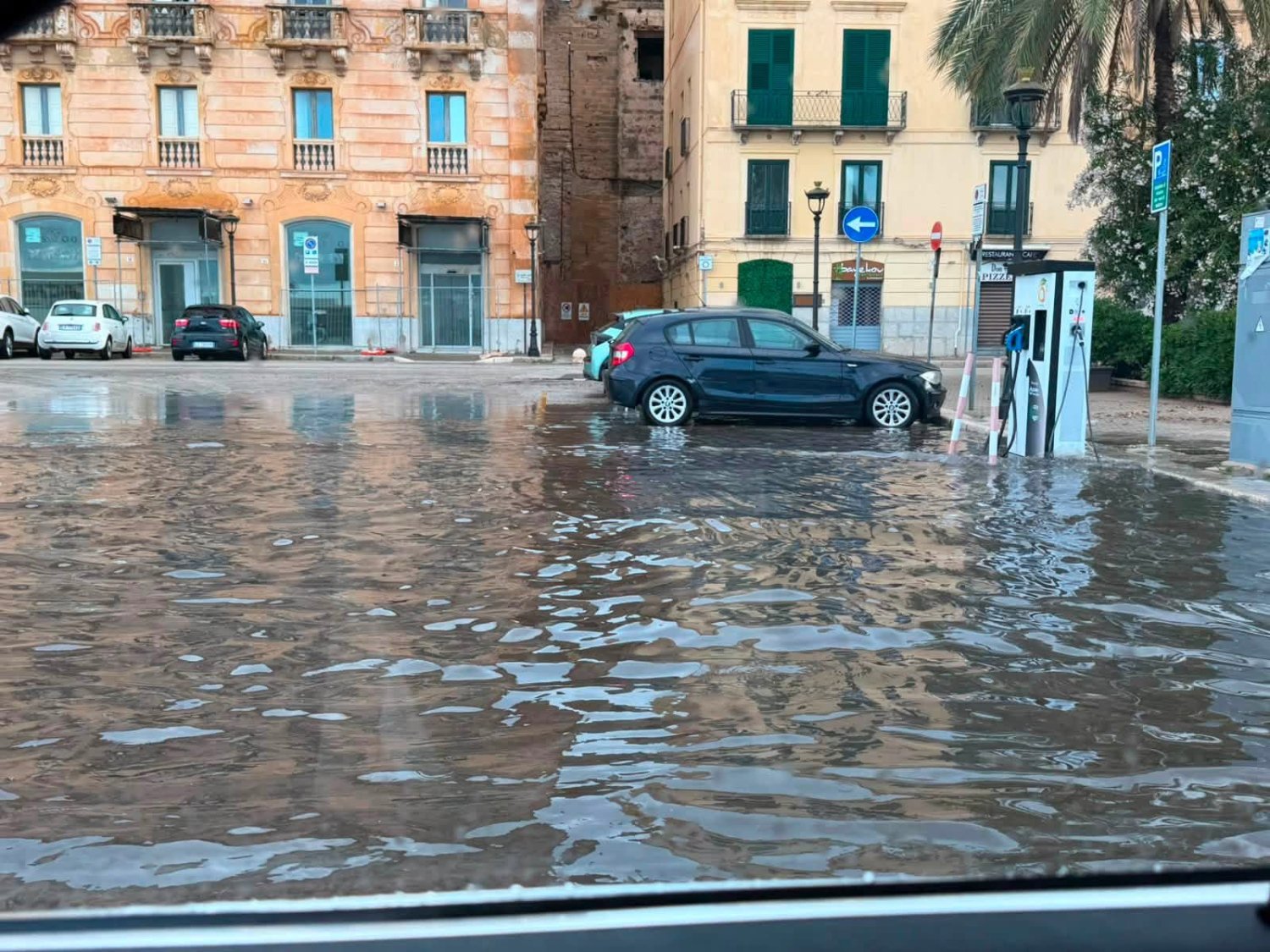 https://www.tp24.it/immagini_articoli/03-07-2026/1783071204-0-trapani-sott-acqua-si-riaccende-lo-scontro-sulla-brt.jpg