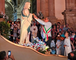 https://www.tp24.it/immagini_articoli/03-07-2026/a-castelvetrano-il-sindaco-propone-una-operazione-verita-ma-quale-verita-250.jpg