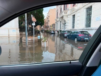 https://www.tp24.it/immagini_articoli/03-07-2026/trapani-e-un-catino-chiuso-ecco-perche-la-citta-continua-ad-allagarsi-250.jpg