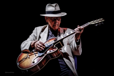 https://www.tp24.it/immagini_articoli/03-08-2026/trapani-al-teatro-di-stefano-il-jazz-con-patruno-carpi-arbore-e-nero-250.jpg