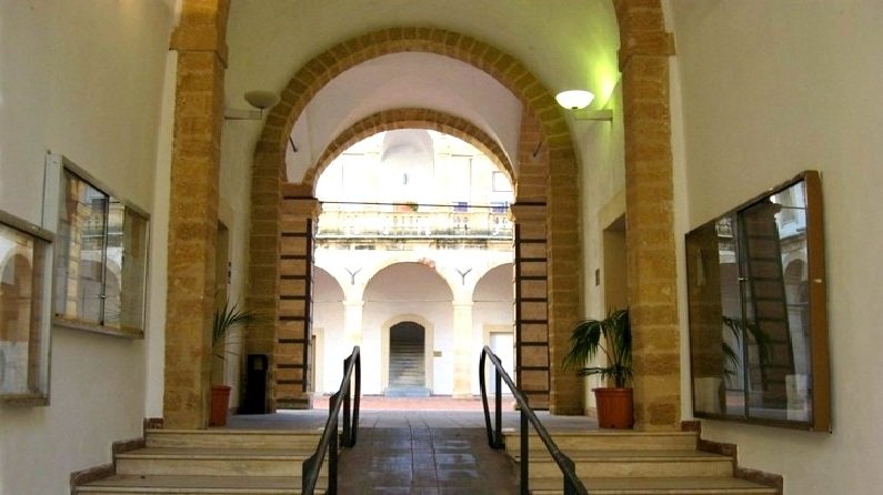 https://www.tp24.it/immagini_articoli/03-09-2026/1788408793-0-mazara-ecco-i-nuovi-orari-di-apertura-di-uffici-comunali-bliblioteca-musei-e-cimitero.jpg