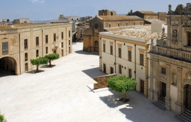 https://www.tp24.it/immagini_articoli/03-09-2026/castelvetrano-le-case-in-svendita-e-gli-affitti-alle-stelle-250.jpg