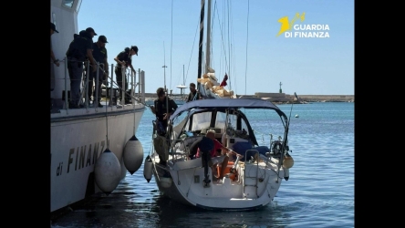 https://www.tp24.it/immagini_articoli/03-09-2026/mazara-barca-a-vela-intercettata-nella-notte-otto-migranti-nascosti-skipper-arrestato-250.jpg