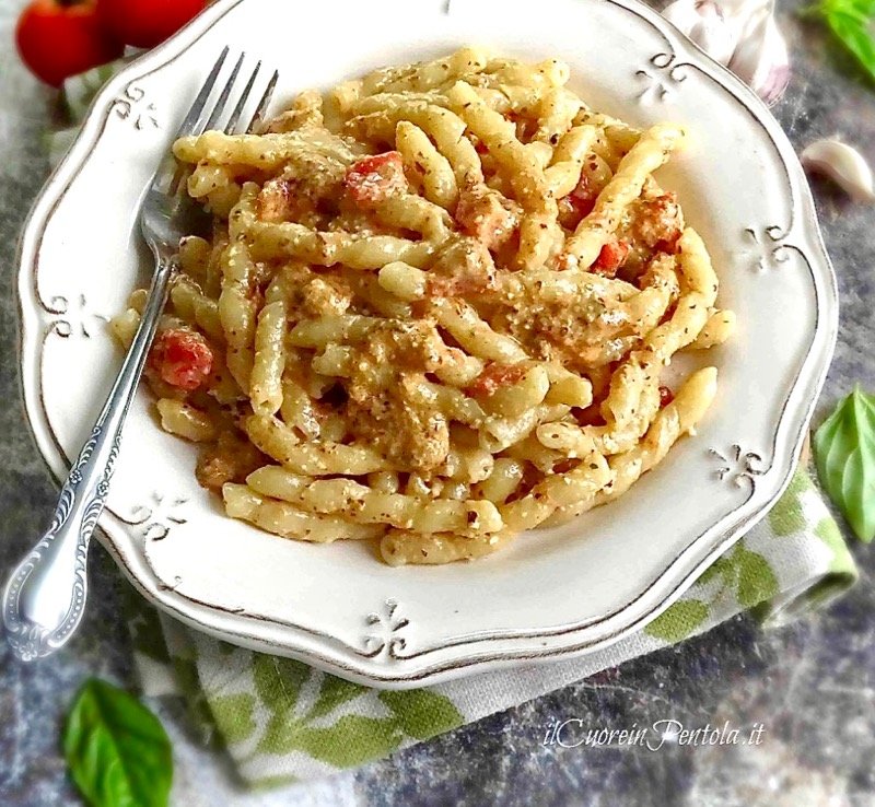 https://www.tp24.it/immagini_articoli/03-10-2026/1791022787-0-le-busiate-con-il-pesto-alla-trapanese-puntano-al-marchio-stg-parte-da-favignana-l-iter.jpg