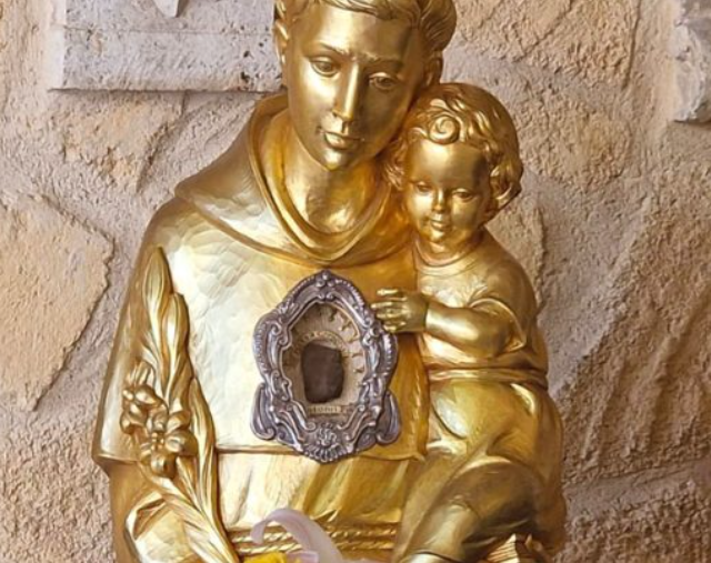 https://www.tp24.it/immagini_articoli/04-05-2025/1746386923-0-a-poggioreale-le-reliquie-di-sant-antonio-da-padova.png