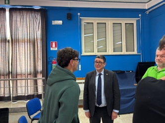 https://www.tp24.it/immagini_articoli/04-05-2026/marsala-da-studente-dello-scientifico-a-rettore-a-siena-lectio-magistralis-sull-ai-di-di-pietra-250.jpg