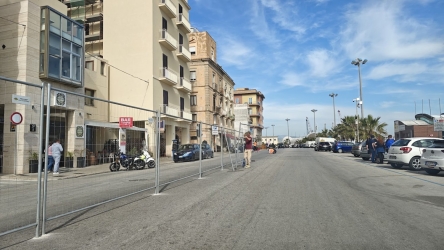 https://www.tp24.it/immagini_articoli/04-05-2026/trapani-caos-in-via-ammiraglio-staiti-bus-in-sosta-blocca-il-traffico-250.jpg