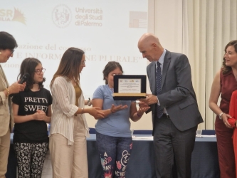 https://www.tp24.it/immagini_articoli/04-06-2026/legalita-e-informazione-pluraoe-premiate-le-scuole-di-castelvetrano-petrosino-e-mazara-250.jpg