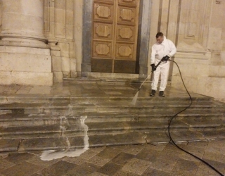 https://www.tp24.it/immagini_articoli/04-06-2026/marsala-continua-il-lavaggio-e-l-igienizzazione-del-centro-storico-della-citta-250.jpg